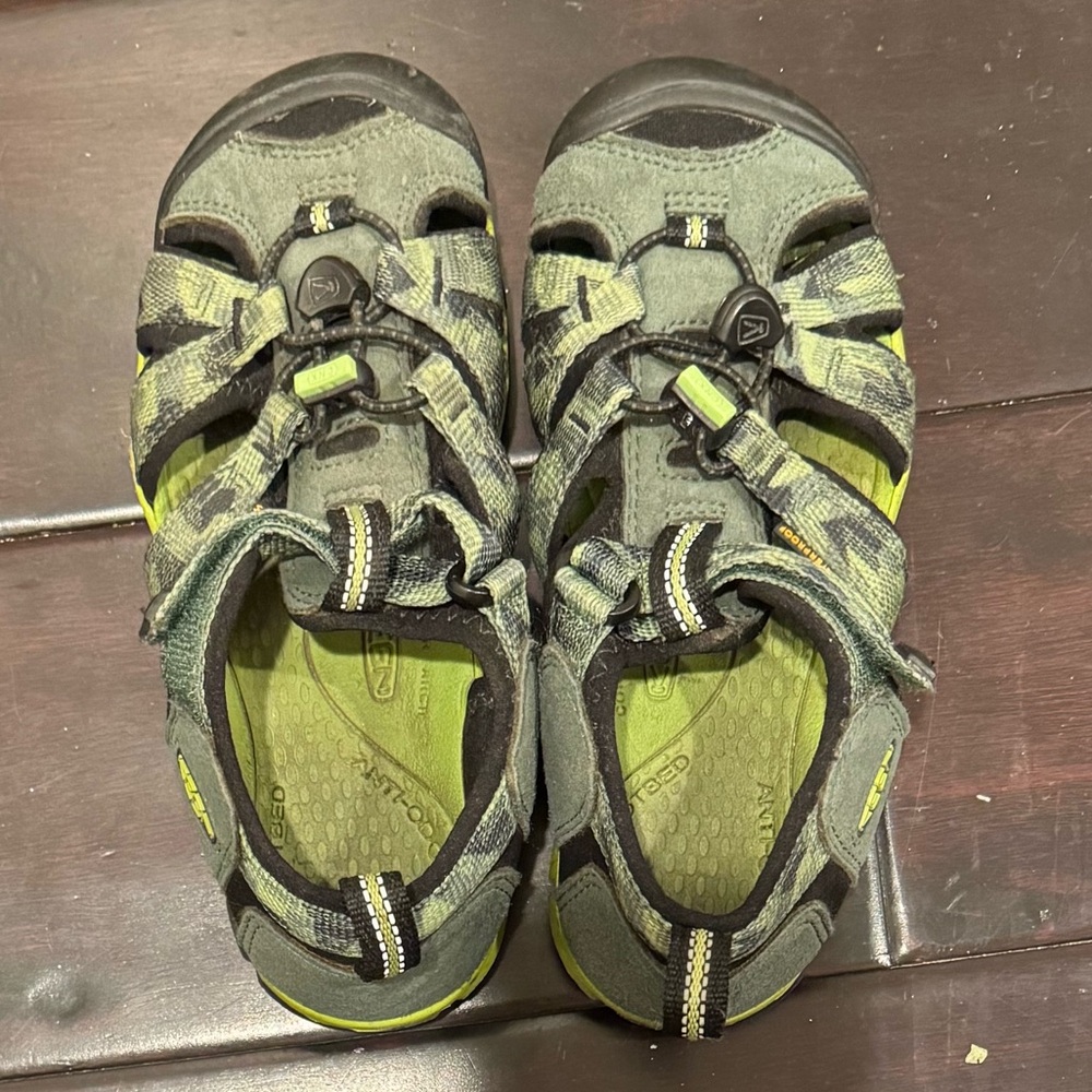 Green Keen waterproof sandals. Size 1. Hiking boating beach lake river. GUC.